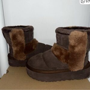 UGG CHILLAPEAK MINI